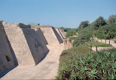 cezarea   mury miasta 8801366545 o