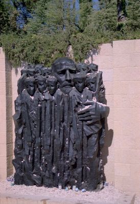 yad vashem   pomnik korczaka 8801418991 o